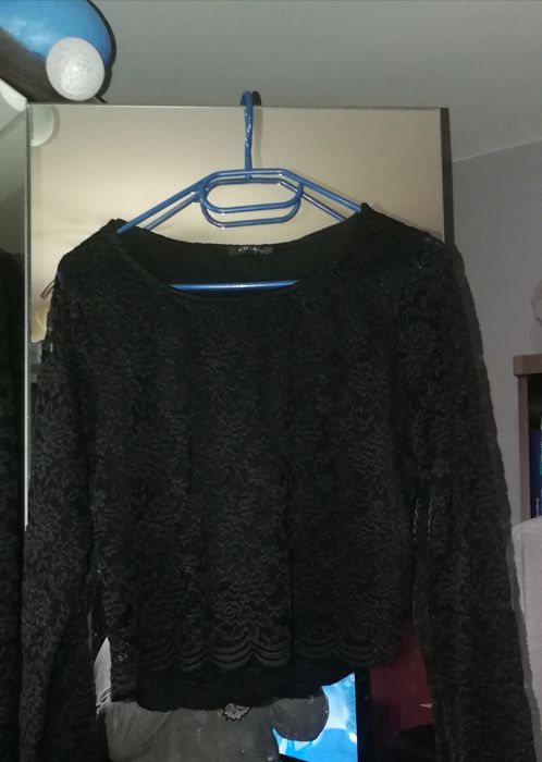 Koronkowy crop top bluzka