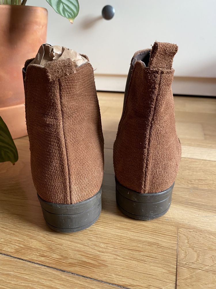 Botas castanhas curtas