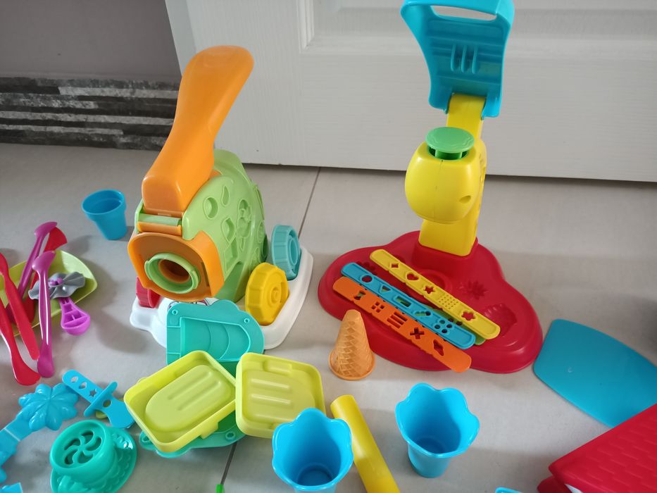 6 zestawów Play doh