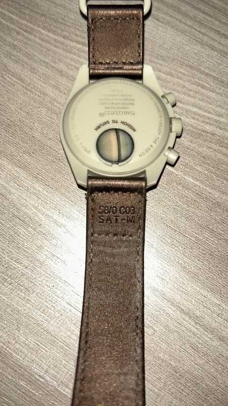 Zegarek SO33T100 – Omega x Swatch i Pierścienie Saturna