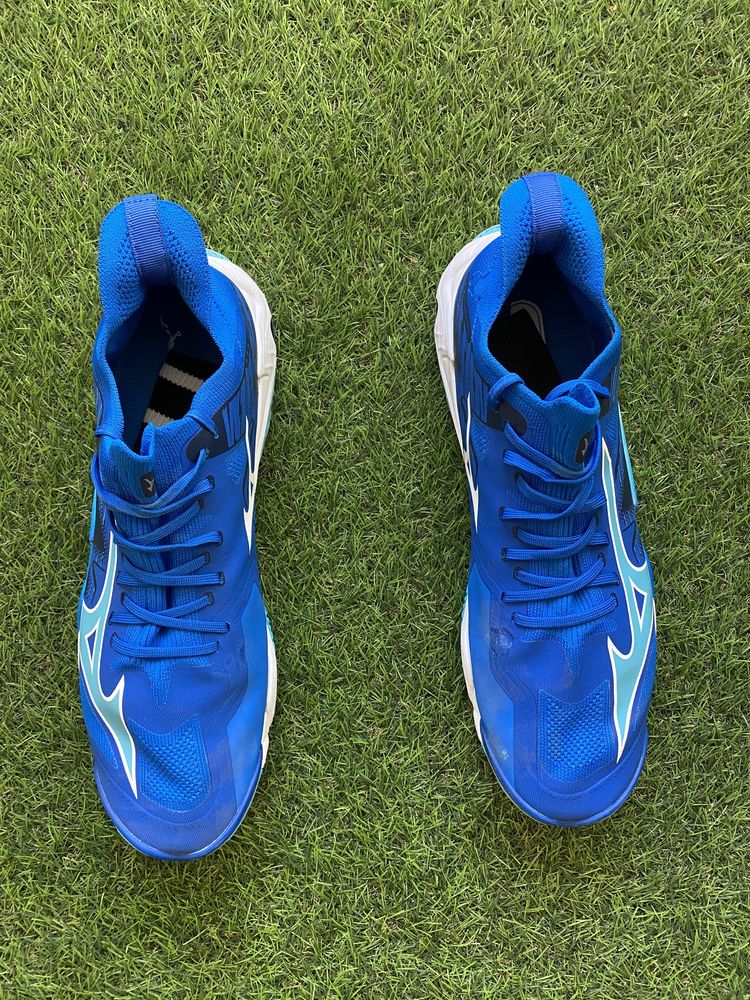 Волейбольні кросівки mizuno