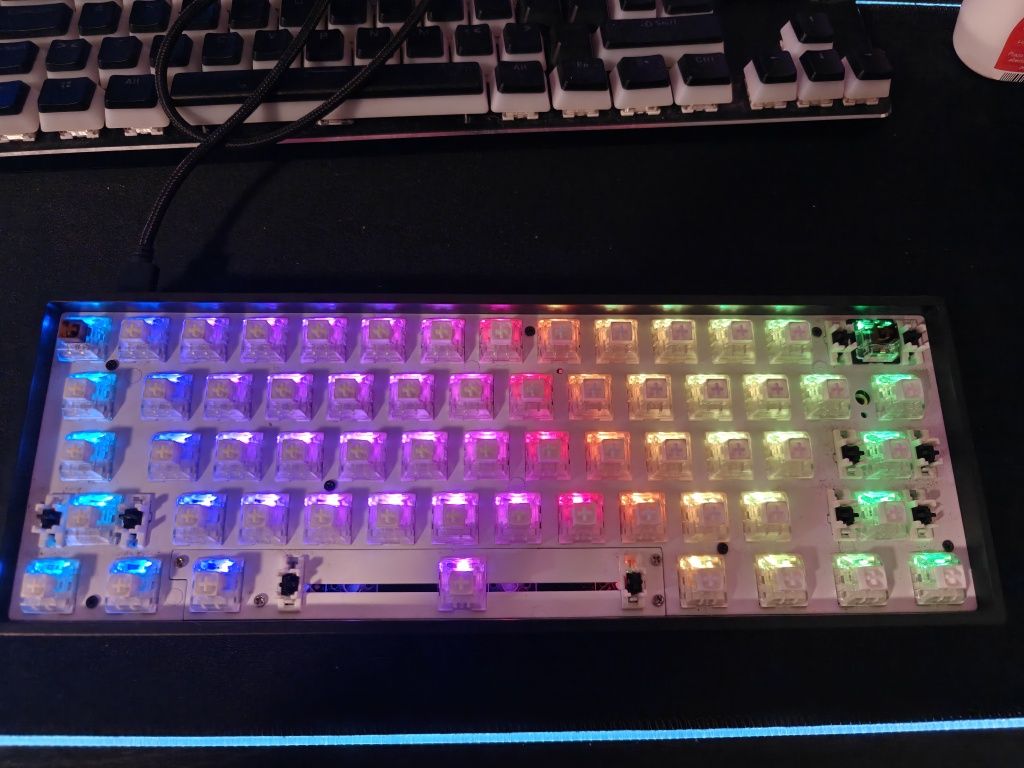 Teclado Mecânico (Barebone+Switches+Key caps)