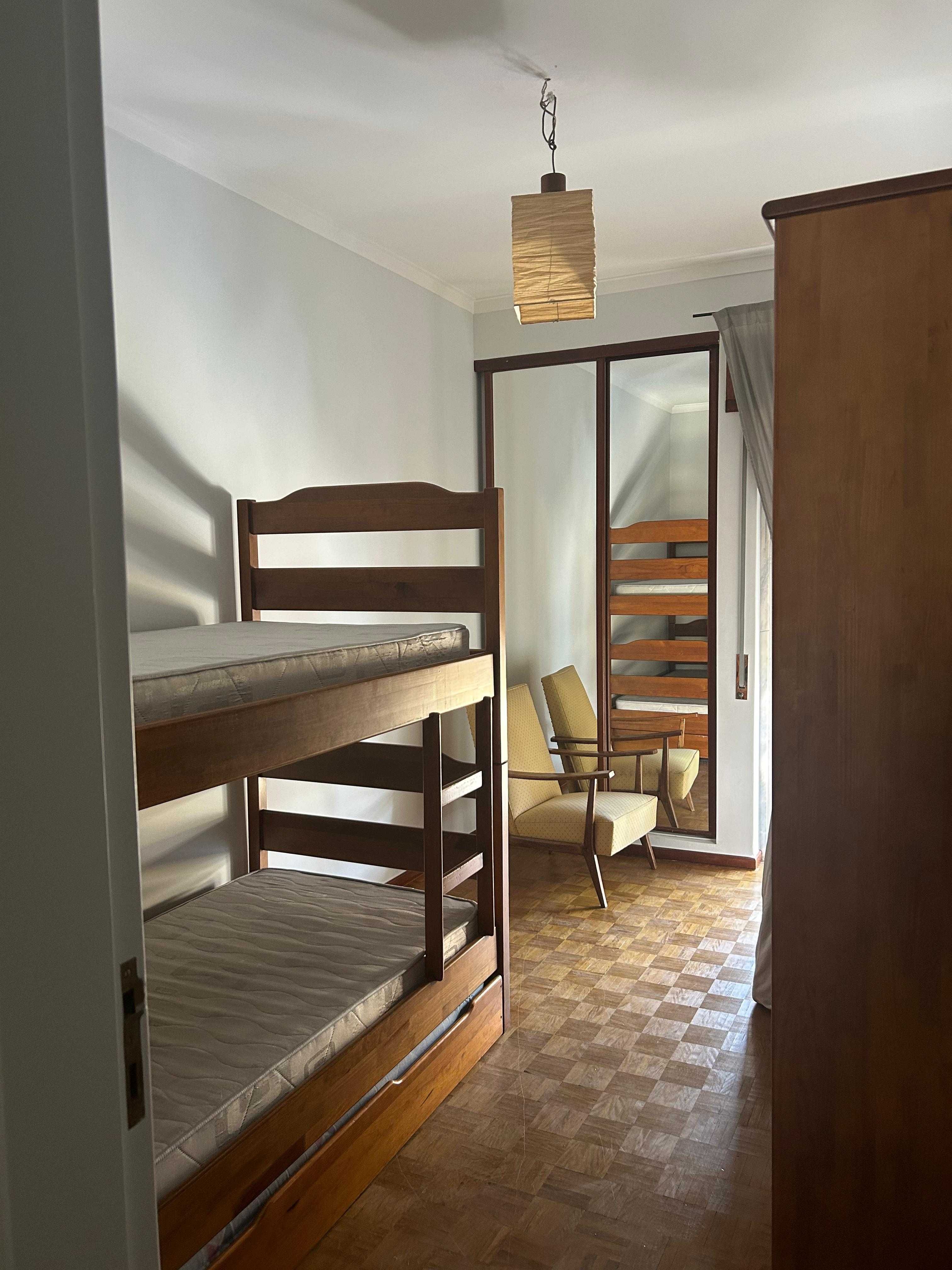 Apartamento T2 no Centro de Queijas