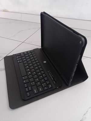 Etui do tabletu z klawiaturą trzy ustawienia