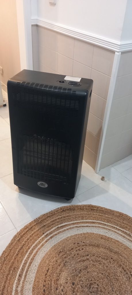 Aquecedor a gás preto