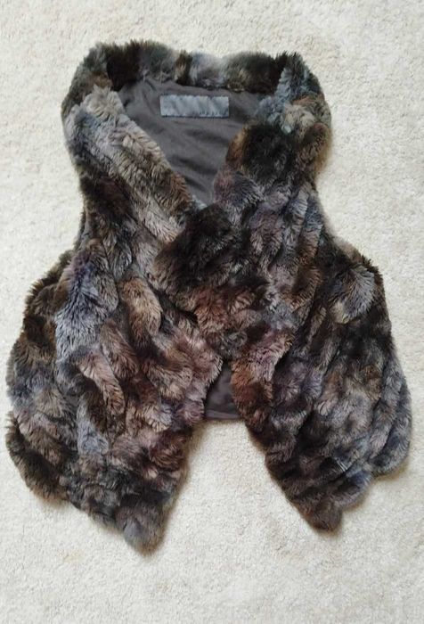 Futrzana kamizelka Zara w rozmiarze M