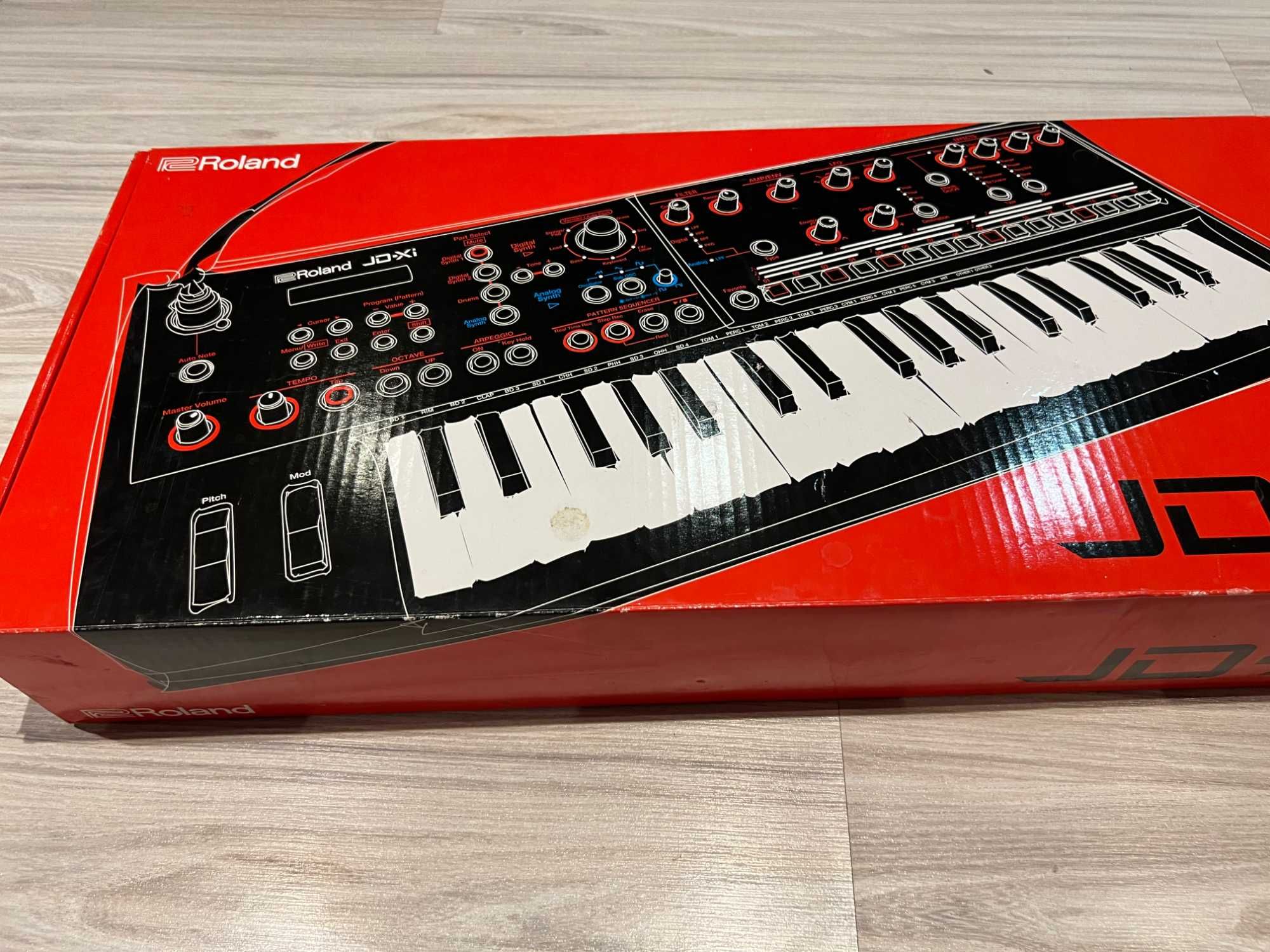 Roland JD-Xi – Syntezator Analogowo-Cyfrowy z Wokoderem