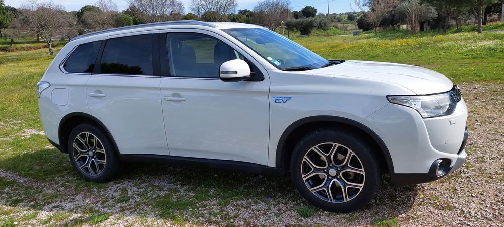 Mitsubishi Outlander 2.0 PHEV Instyle Navi