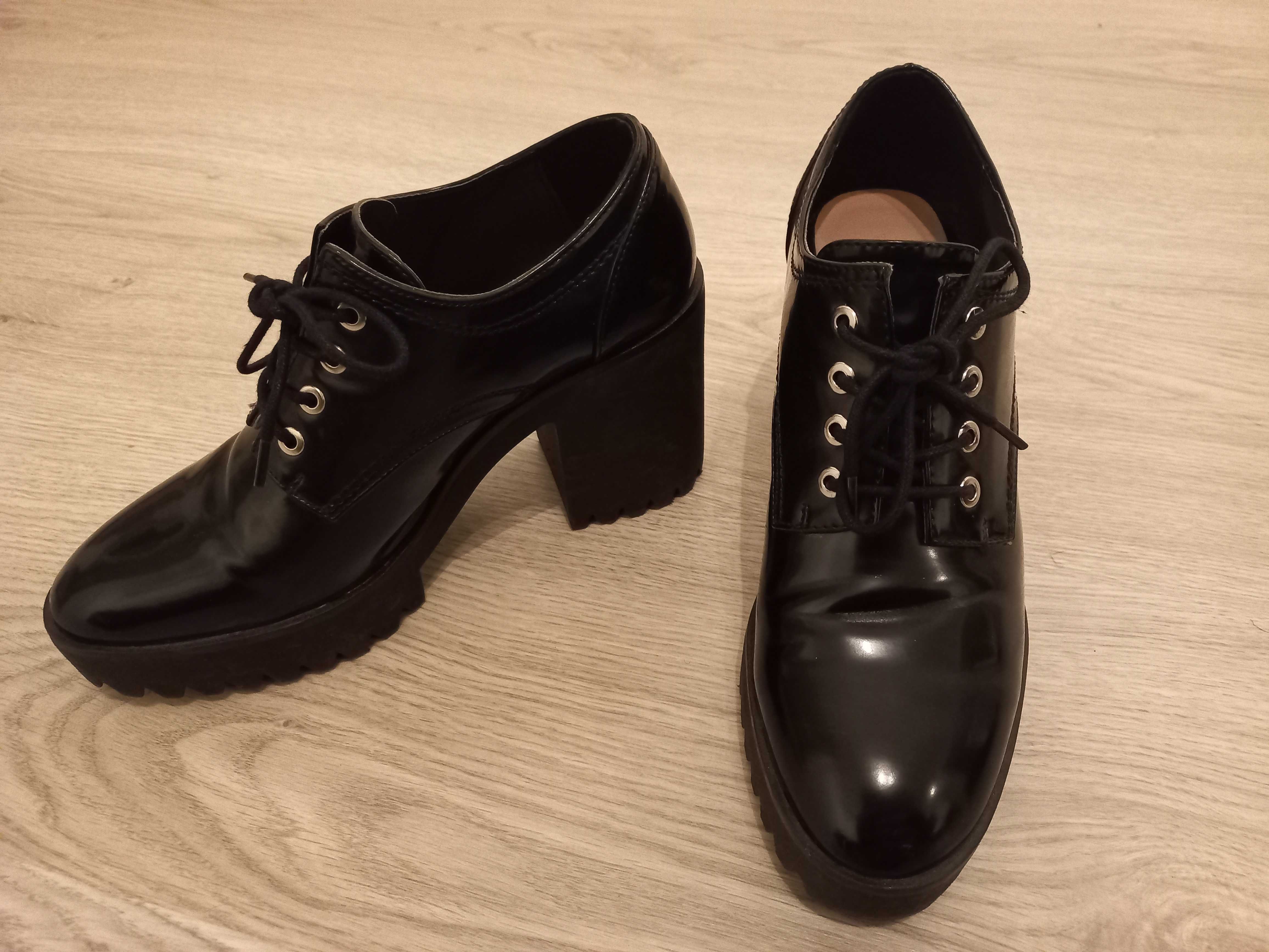 Botins pretos (Zara)