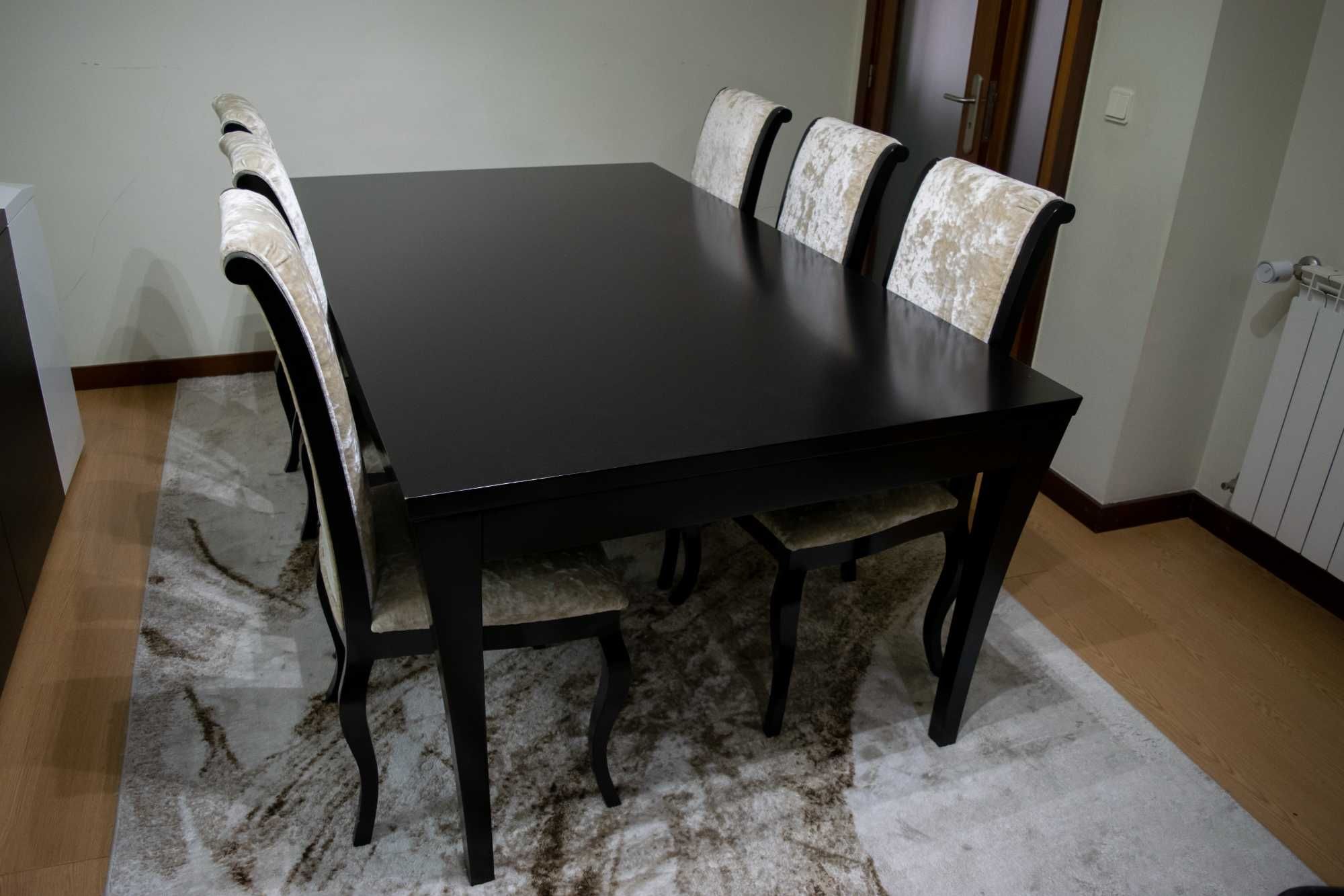 Mesa de Sala Extensível com 6 Cadeiras – Lacado Preto