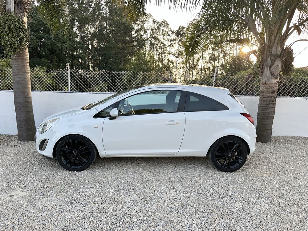 Opel Corsa 1.2i black & white