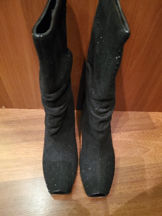 Новые замшевые с узором  полусапожки, р.38