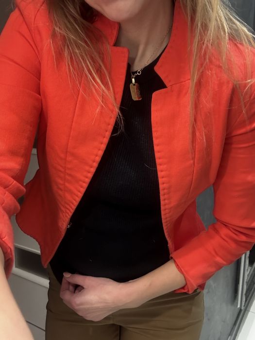 Czerwony zakiet zara