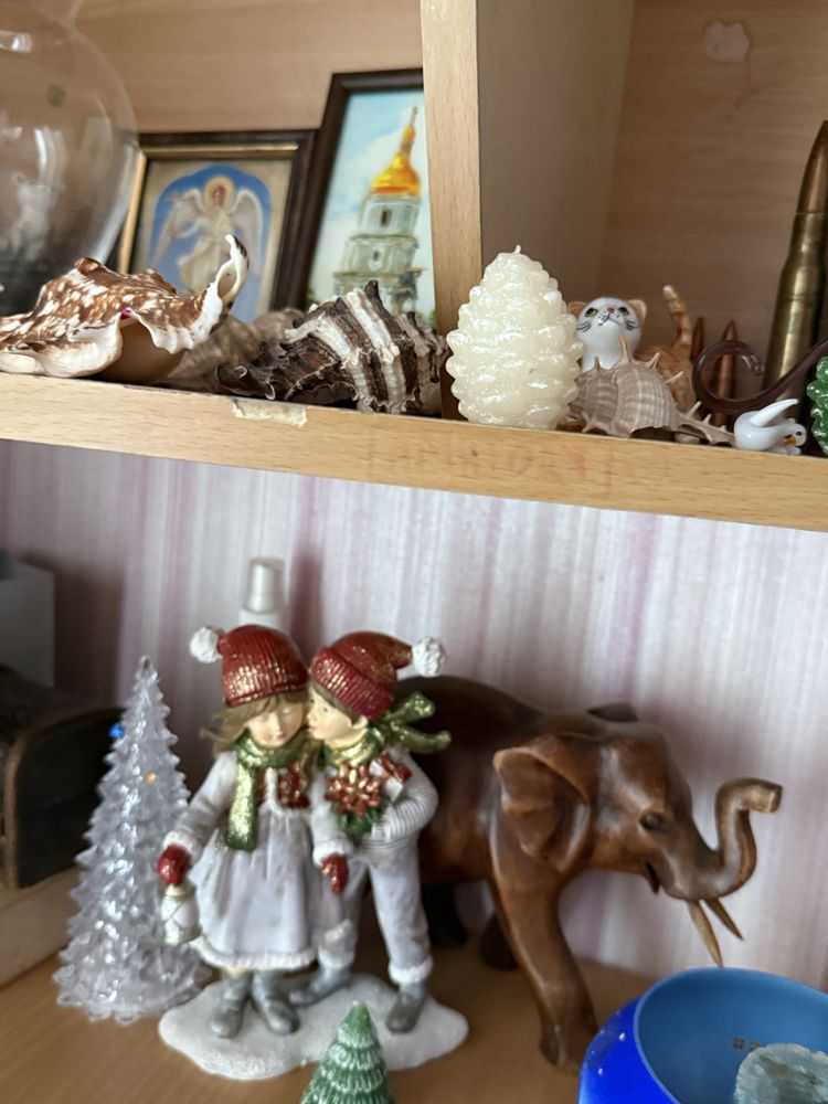 Угловой компьютерный стол с полочками