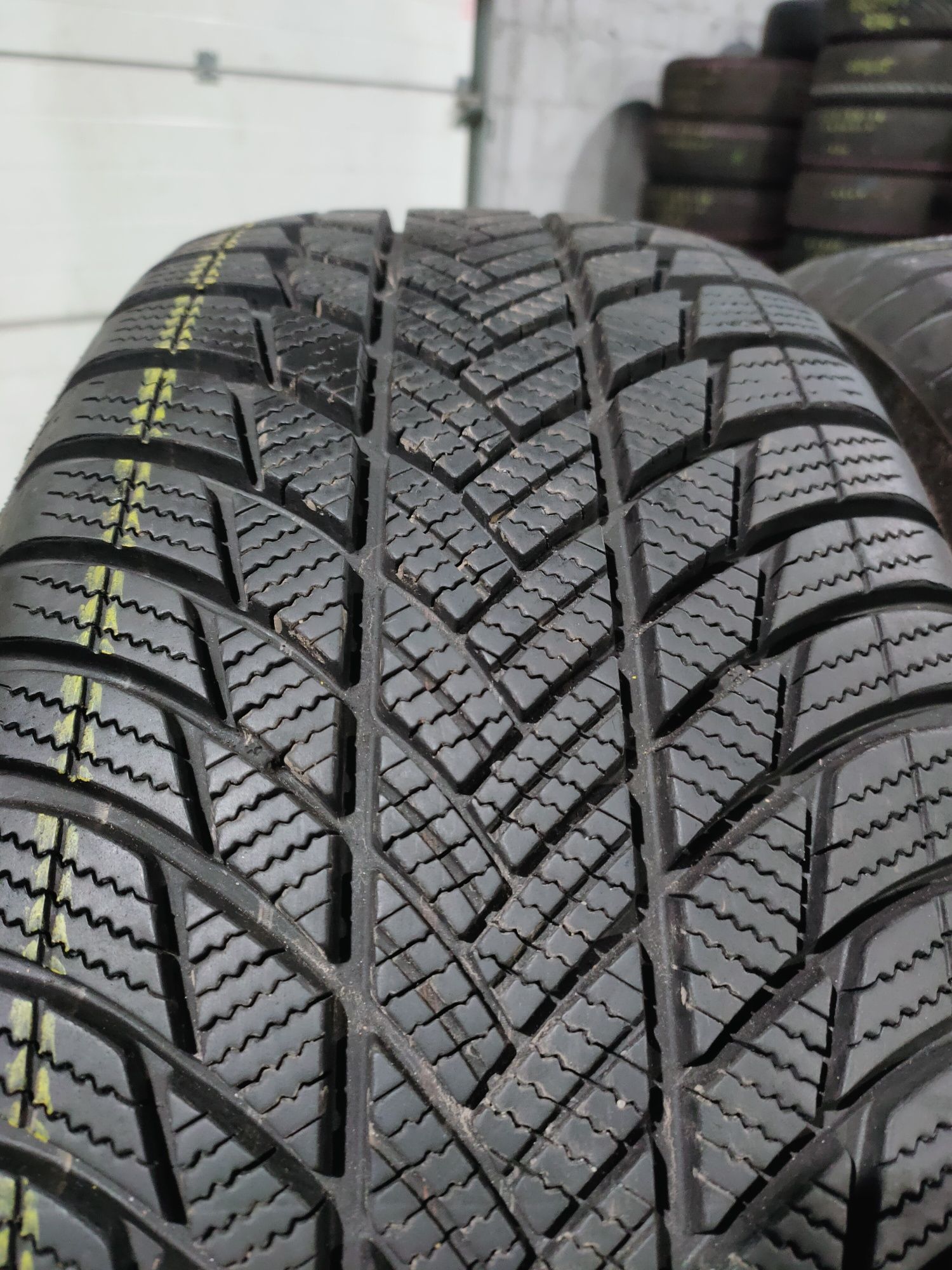 225/60R17 Bridgestone Blizzak LM001 z 2019r 7mm