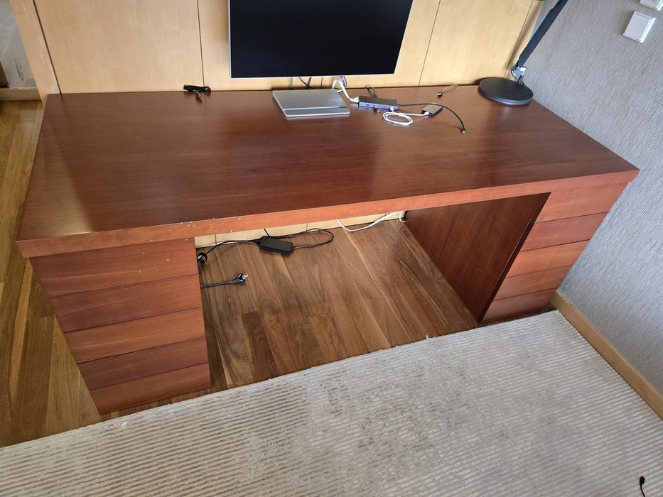 Secretária cerejeira