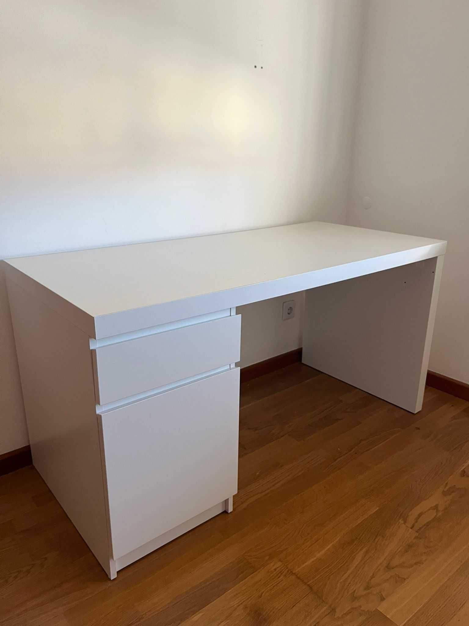 Vendo secretária branca Ikea