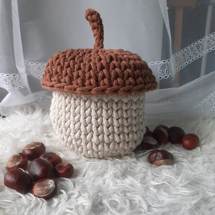 Koszyk z przykrywką żołądź na szydełku dekoracja osłonka handmade