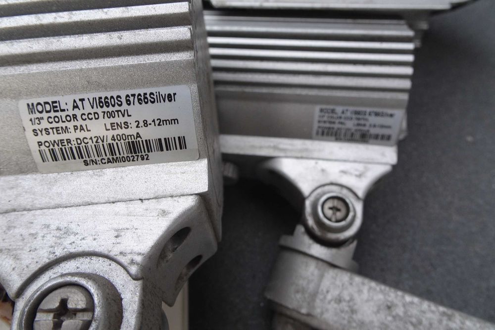 System alarmowy, 2 kam. zewn., 2 kam. kopuł., 3 czuj, 2 lampy, 1 konta