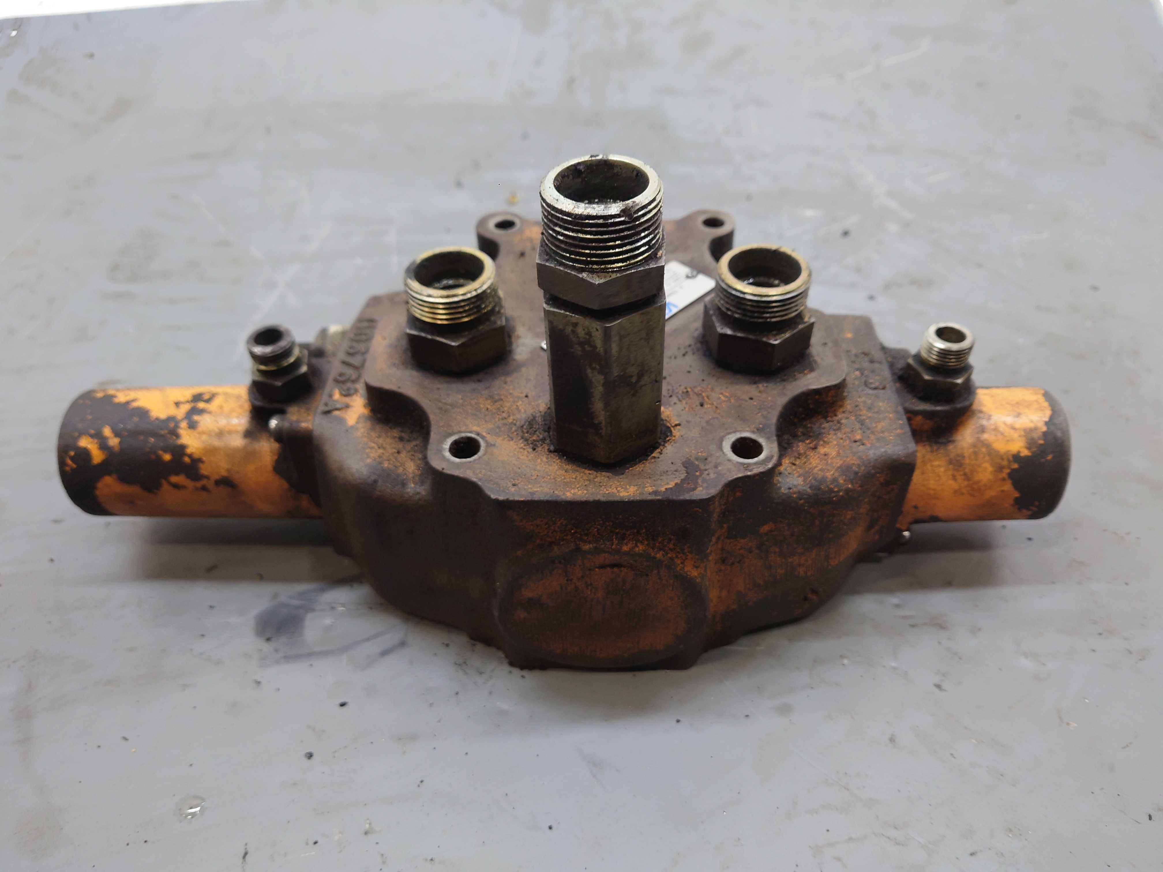 Case 1188 Rozdzielacz Vickers T1260 1 Sekcja 1406  762A