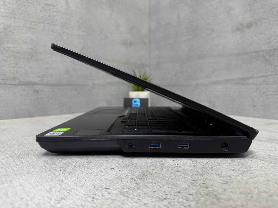 Nvidia/Потужний ноутбук Fujitsu H7510/Quadro/i7-10850H/512gb ssd/15.6"