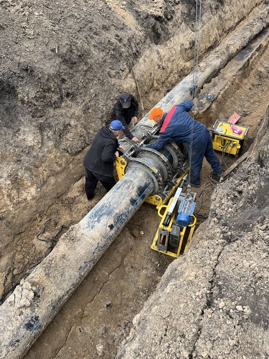 Зварювання пластикових ПЕ труб в стик від 100 мм до 1000 мм