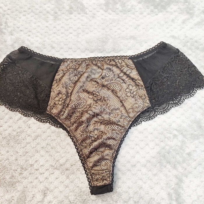 Kinga Stringi czarne. Z koronką XL