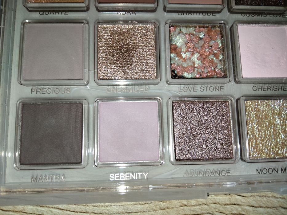 Huda Beauty Rose Quartz paleta cieni