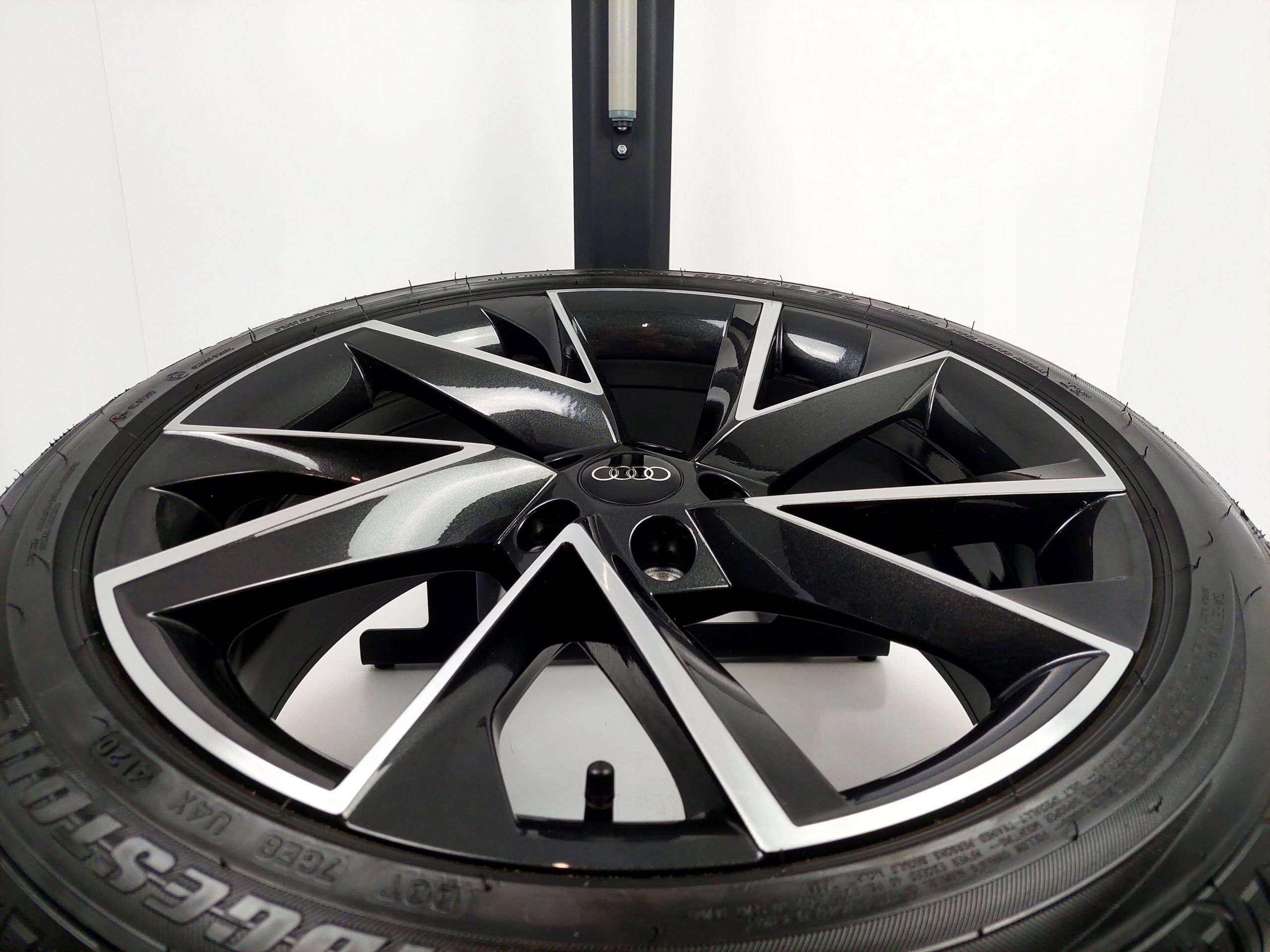 FABRYCZNIE NOWE Koła Felgi Audi 19 A3 A4 A6 A8 Q2 Q3 Q4