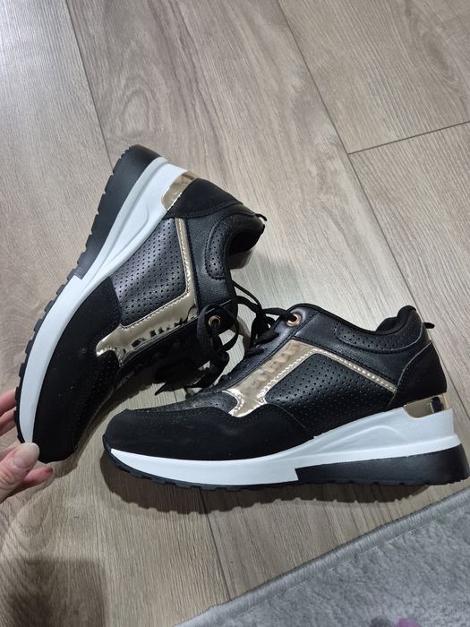 Buty na koturnie
