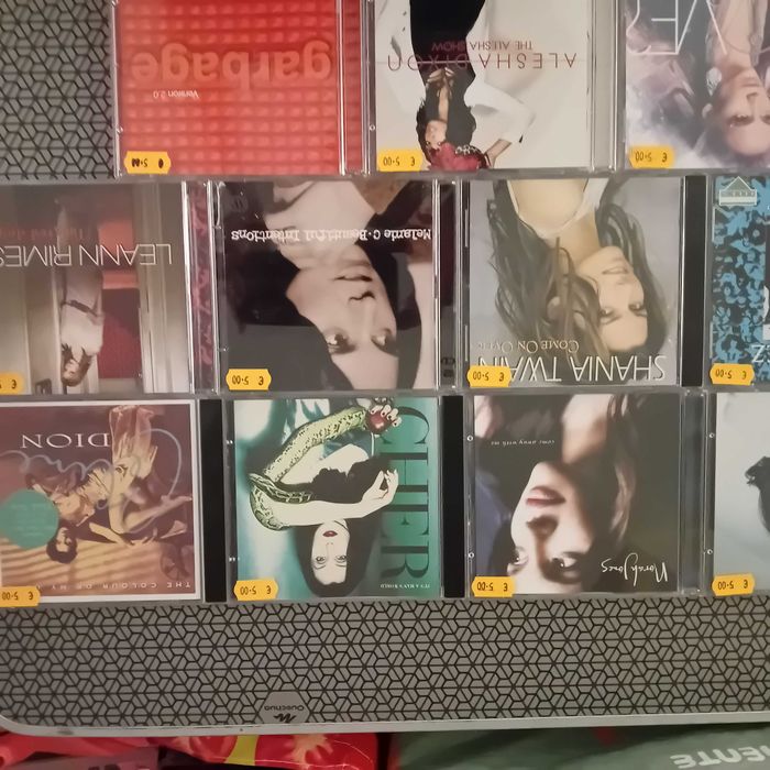 Música em Cd de Artistas Internacionais Consagradas.