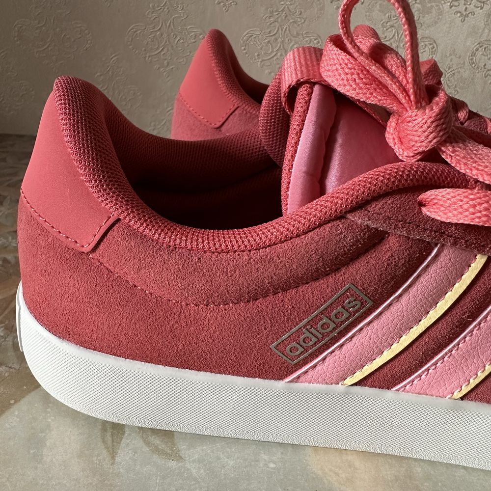 adidas. Жіночі кеди. Оригінал. Нові. Шкіра. Розмір 41.1/3 ; 37.1/3