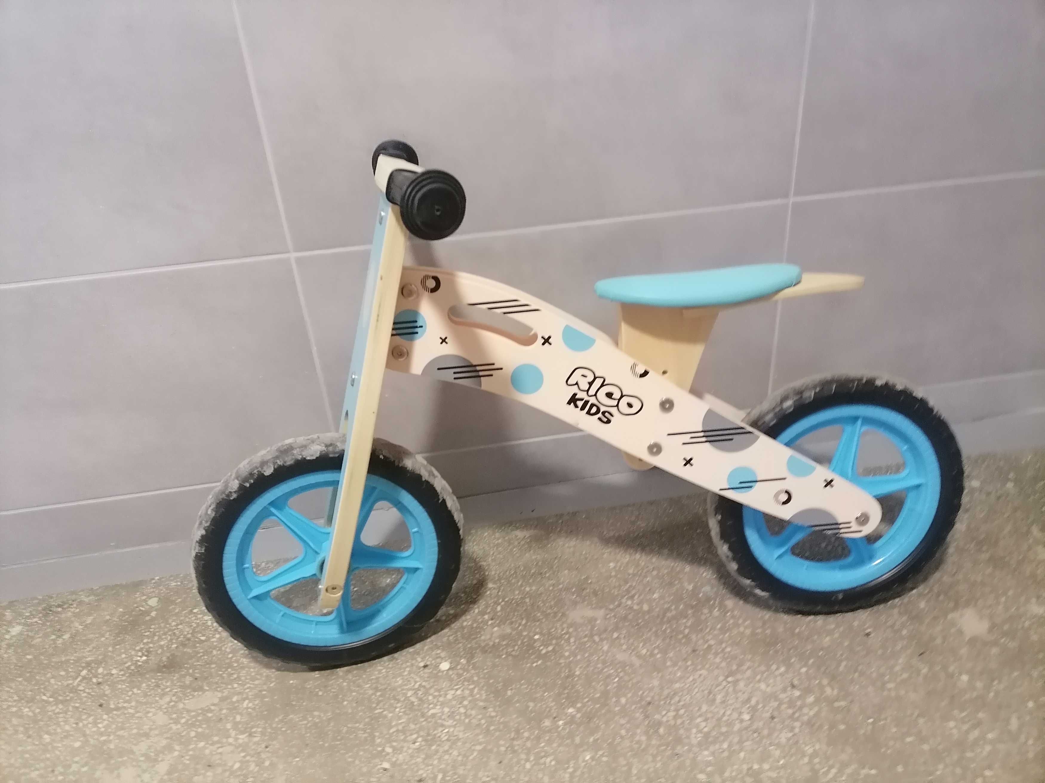 Drewniany rower biegowy Rico+saszetka