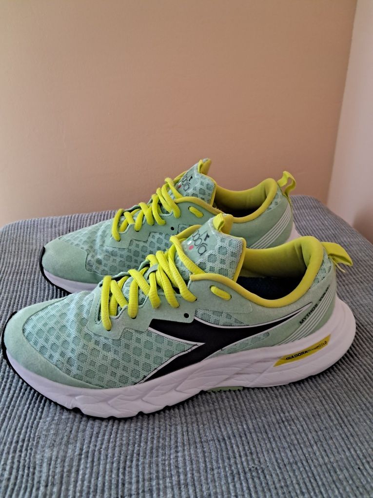 Жіночі кросівки diadora р39