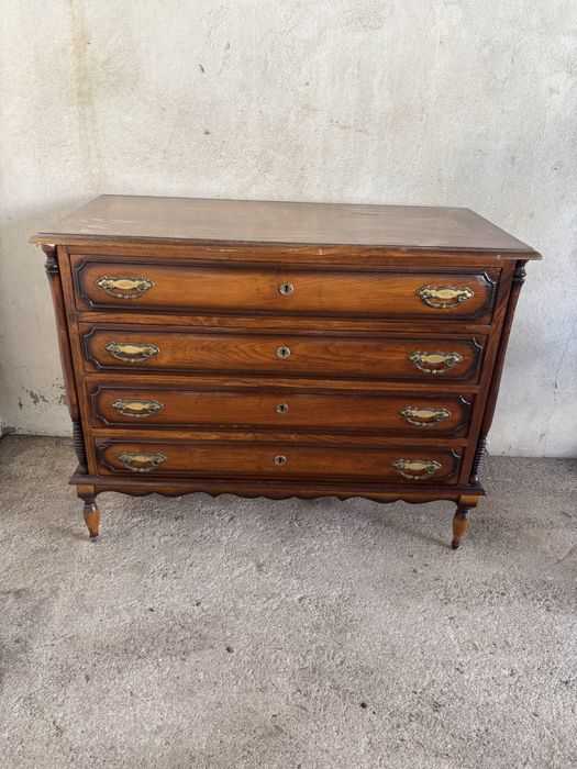 Comoda antiga em bom estado