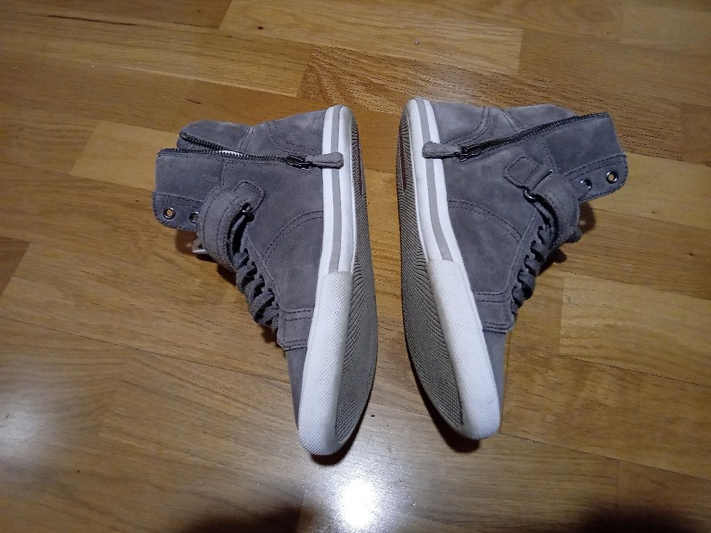 Sapatos/ ténis marca Prada originais quase novos tamanho 39