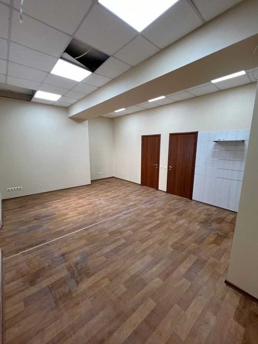 Продам офисное момещение. Отличная локация. Левый берег