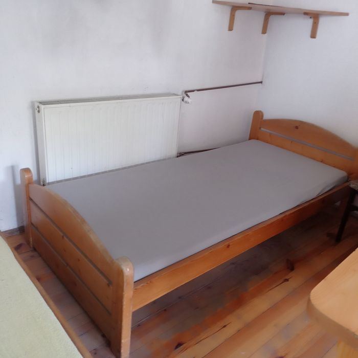 Łóżka drewniane z materacem 15 Sztuk