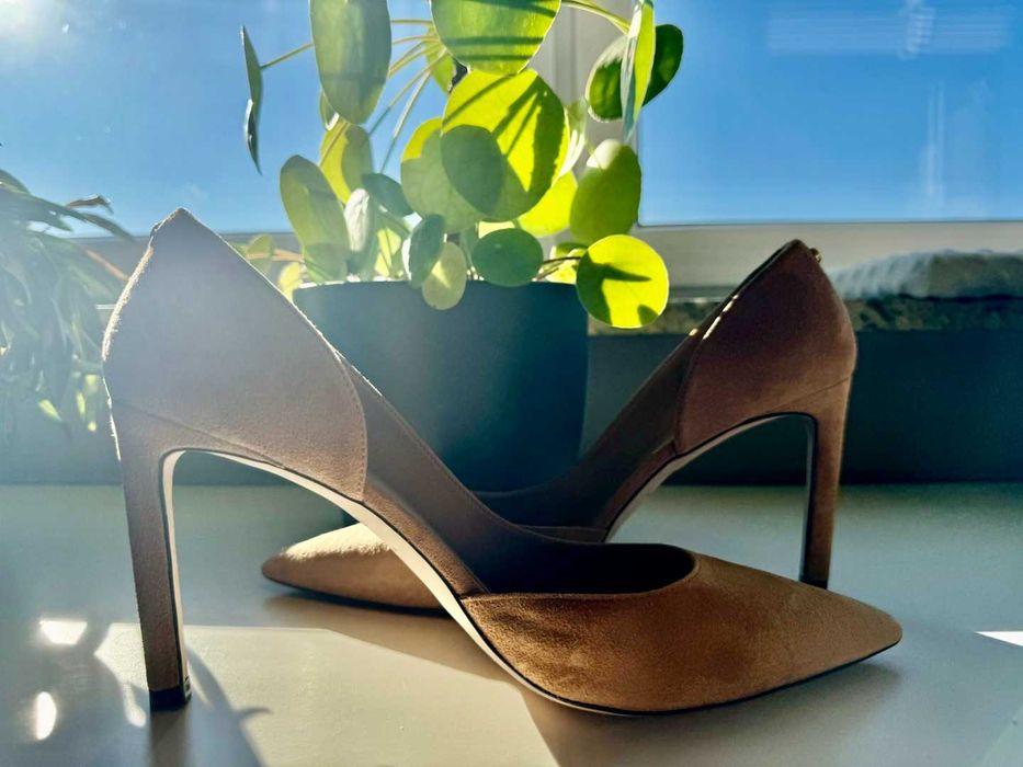 BOSS szpilki Janet Pump kamelowy brązowy zamsz rozm.41