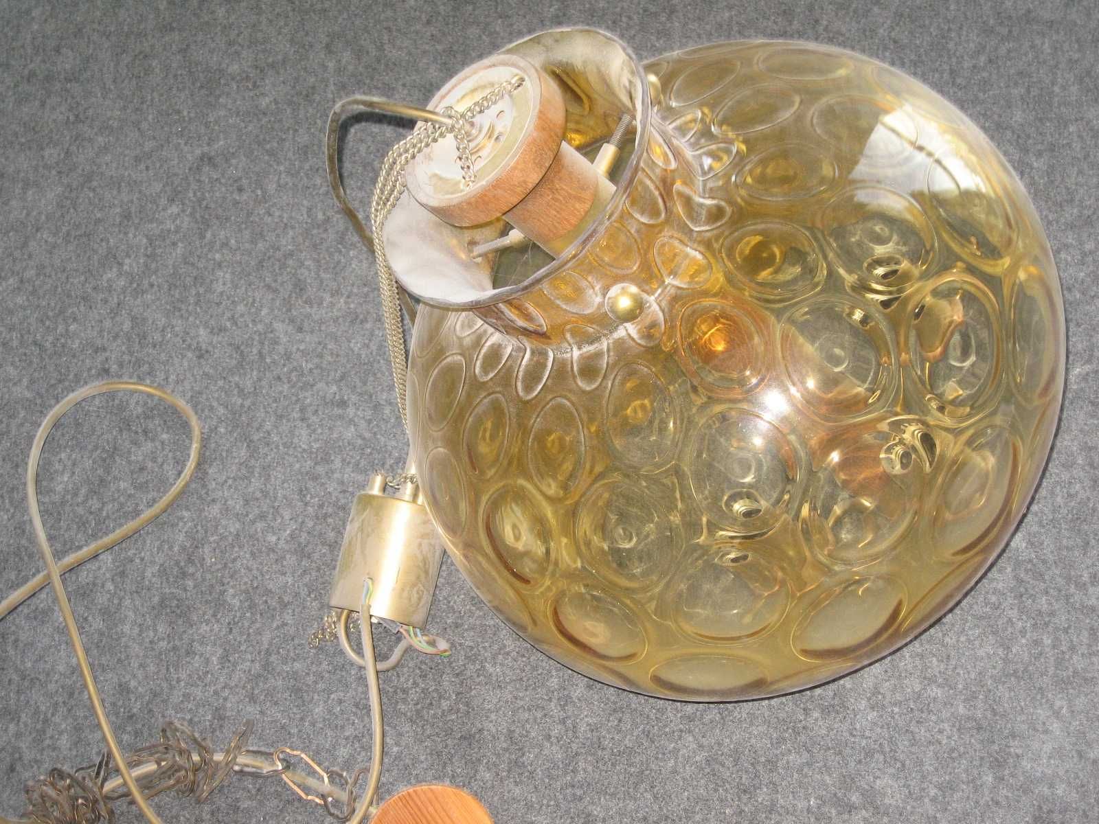 Lampa    nad     stół