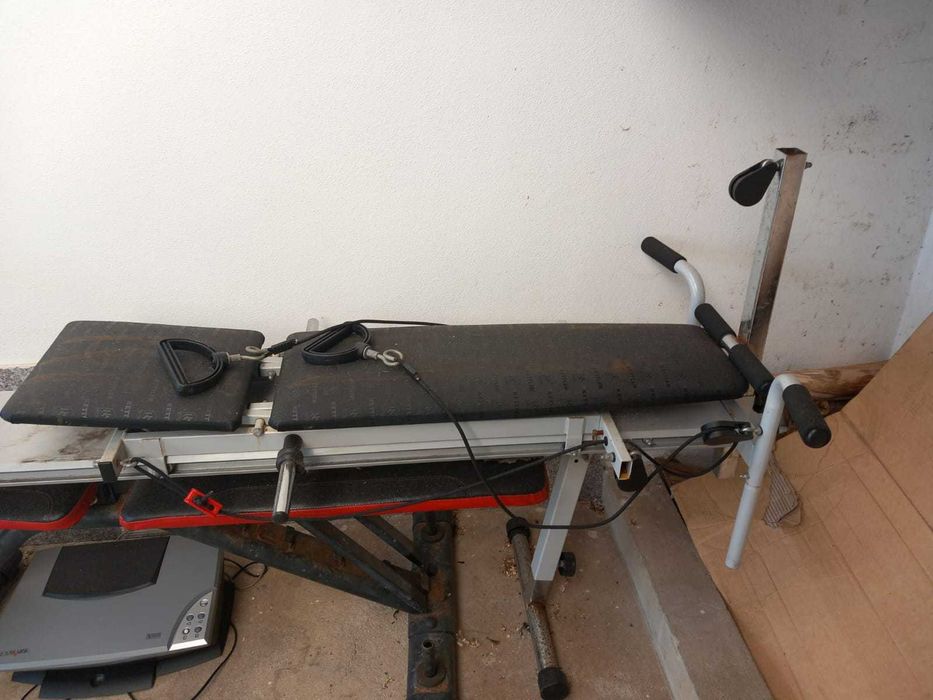 Máquina ginásio com cabos