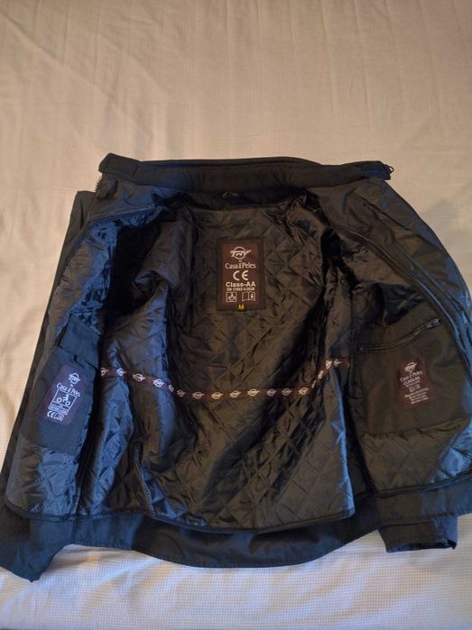 Vários artigos MOTARD, usados como novos e outros novos.