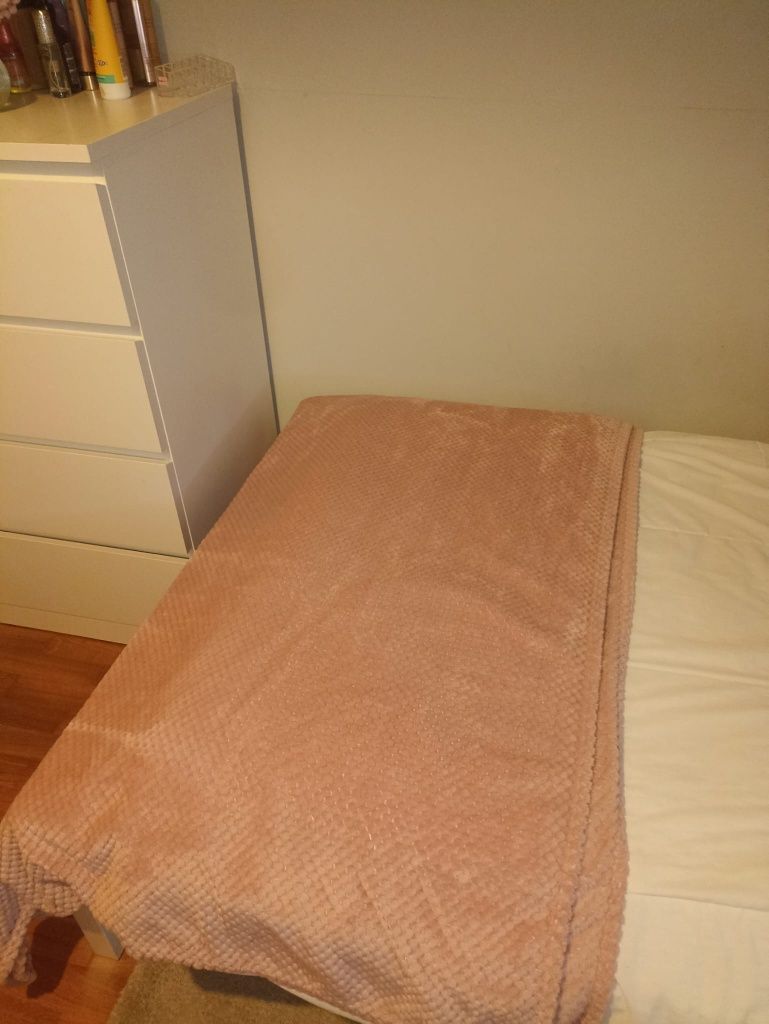 Vendo cama de solteiro e mesa de cabeceira podem escolher os dois ou 1