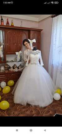 Продаю весільну сукну