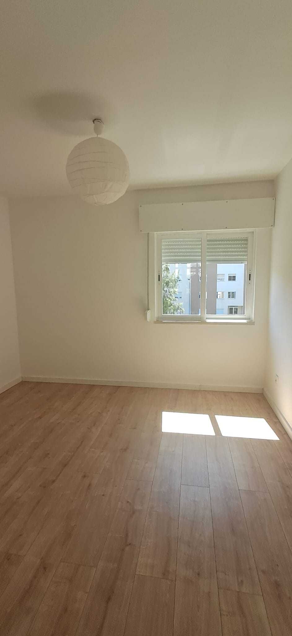 T2 totalmente renovado, com vista mar, em Paço de Arcos