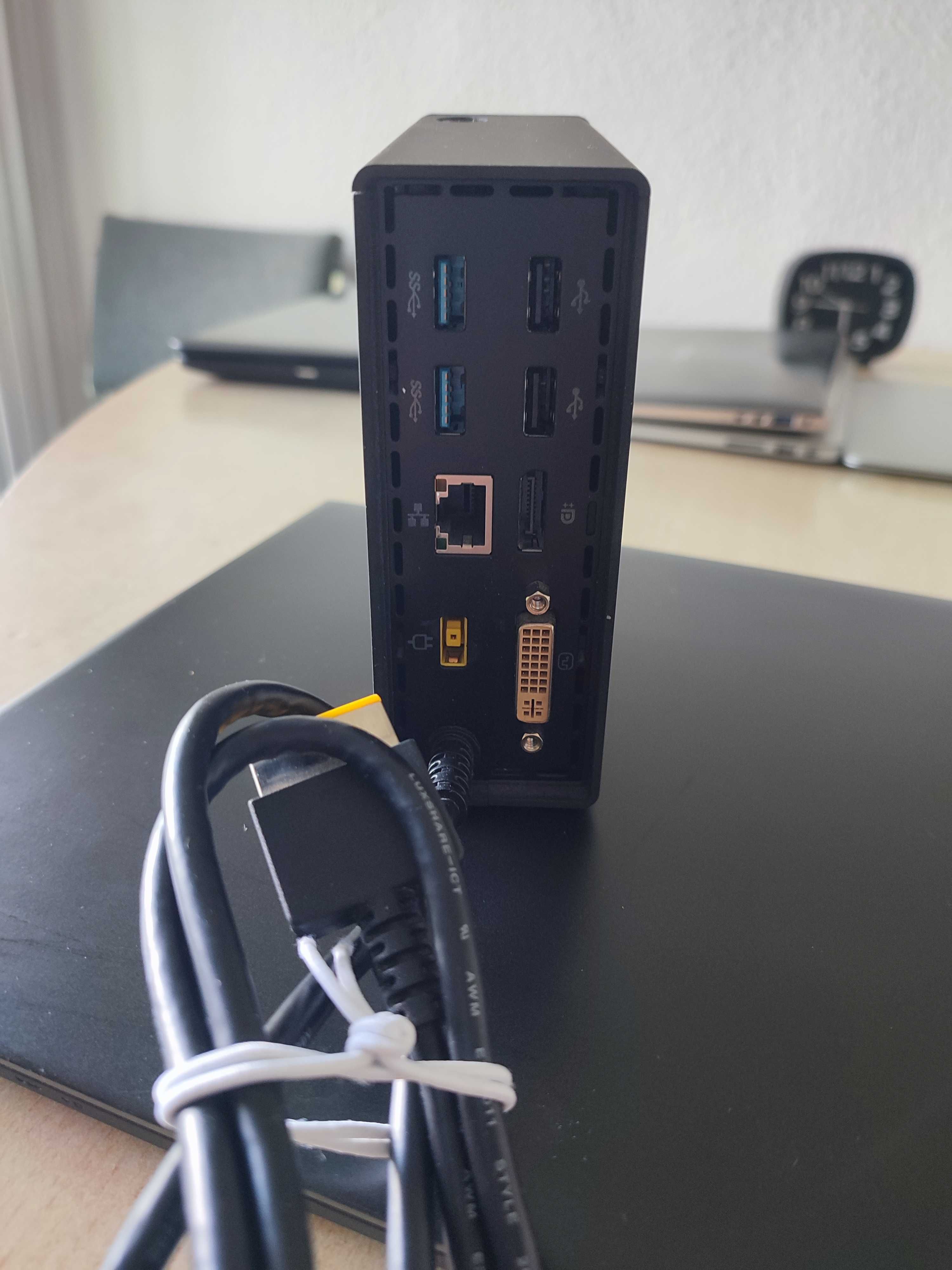 Laptop Lenovo 15,3 cali+stacja dokująca