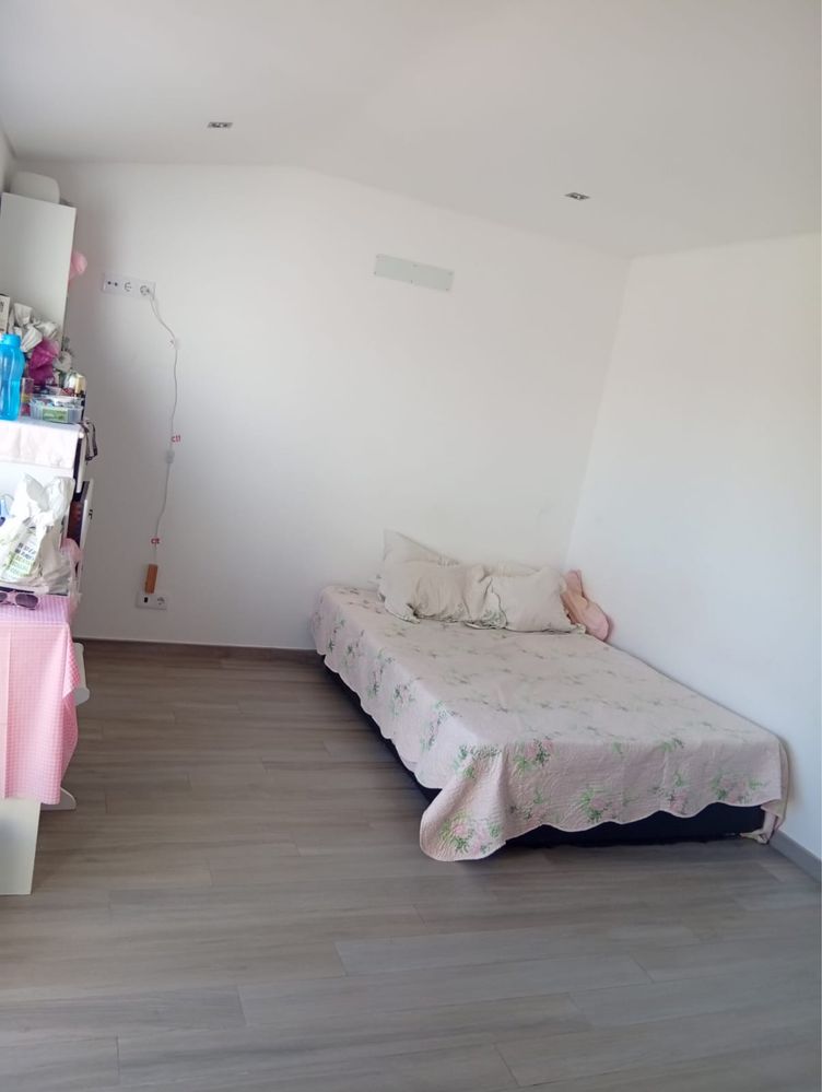 Quarto mobiliado