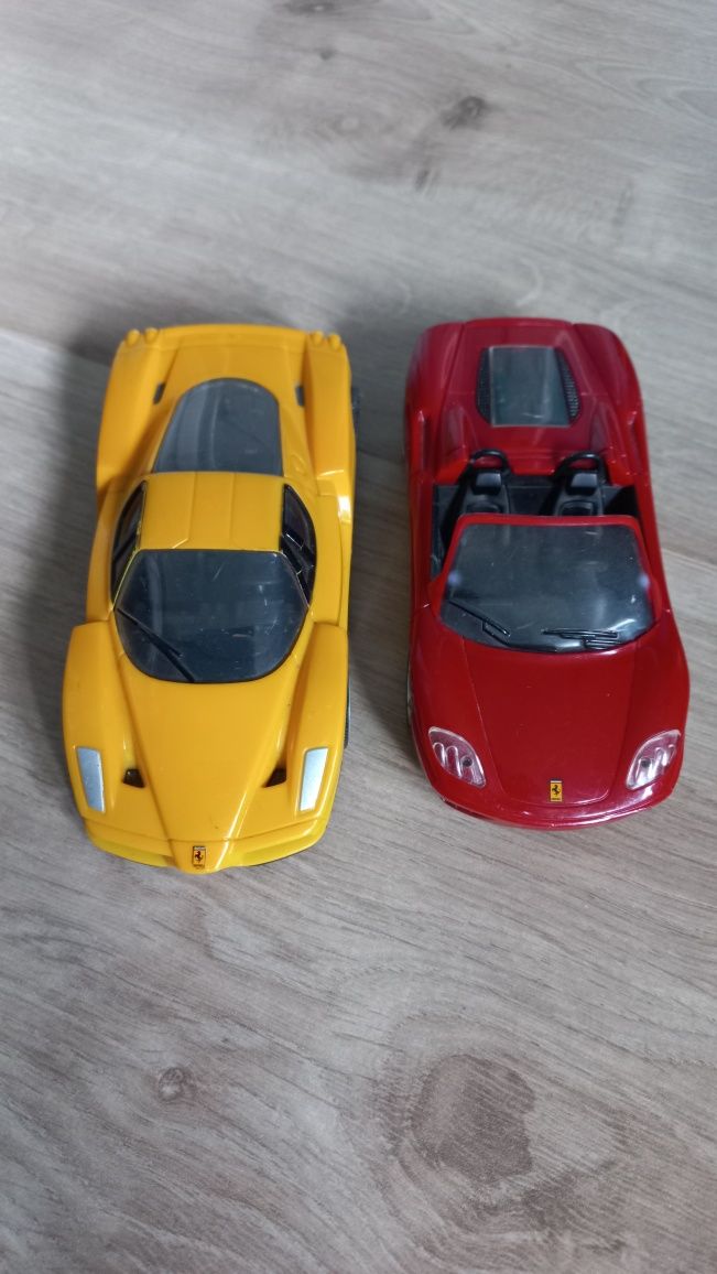 2x auto ferrari samochód