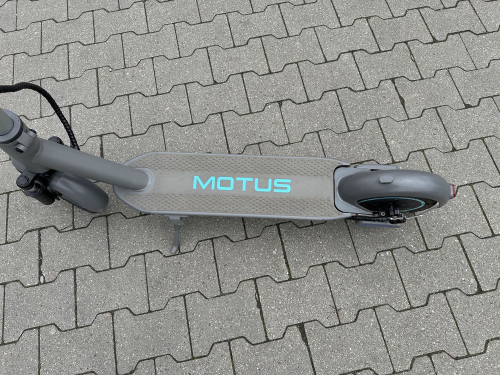 Motus Scooty 10 Plus