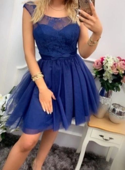 Chabrowa sukienka z tiulu roz 38 /40 plus szal